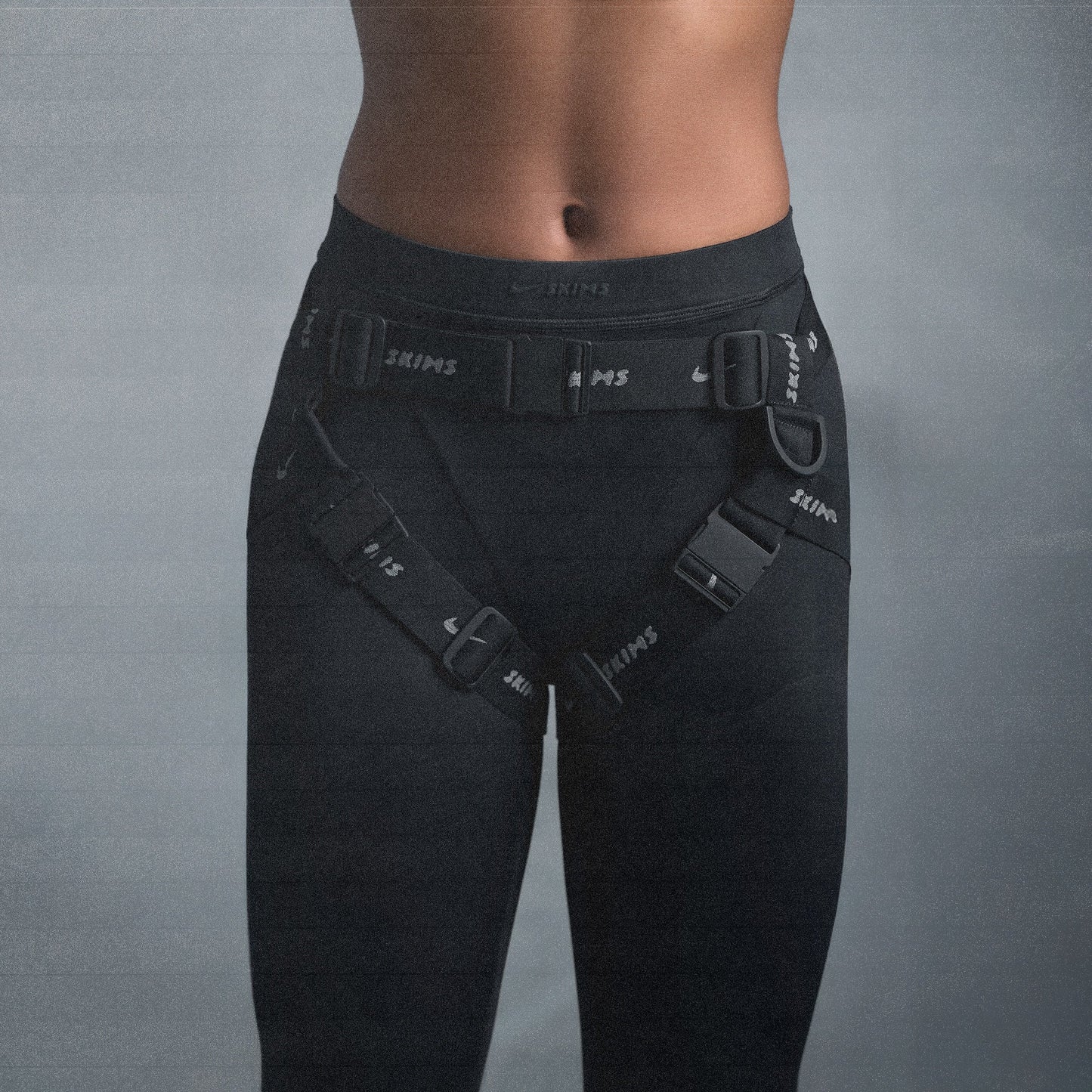 NikeSKIMS MATTE V-LINE 26" LEGGING | OBSIDIAN