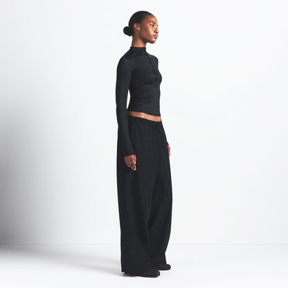 NikeSKIMS WOVEN NYLON OVERSIZED TRACK PANT | OBSIDIAN