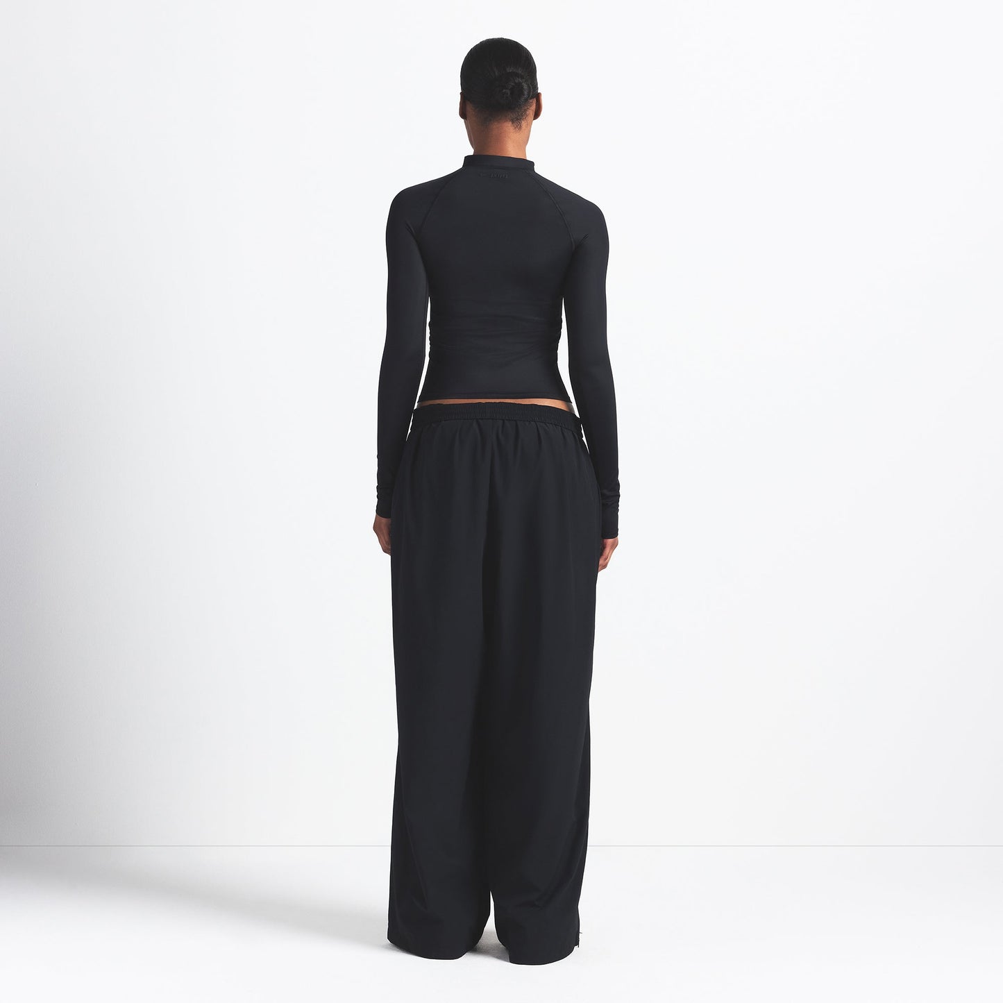 NikeSKIMS WOVEN NYLON OVERSIZED TRACK PANT | OBSIDIAN