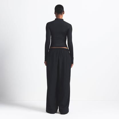 NikeSKIMS WOVEN NYLON OVERSIZED TRACK PANT | OBSIDIAN