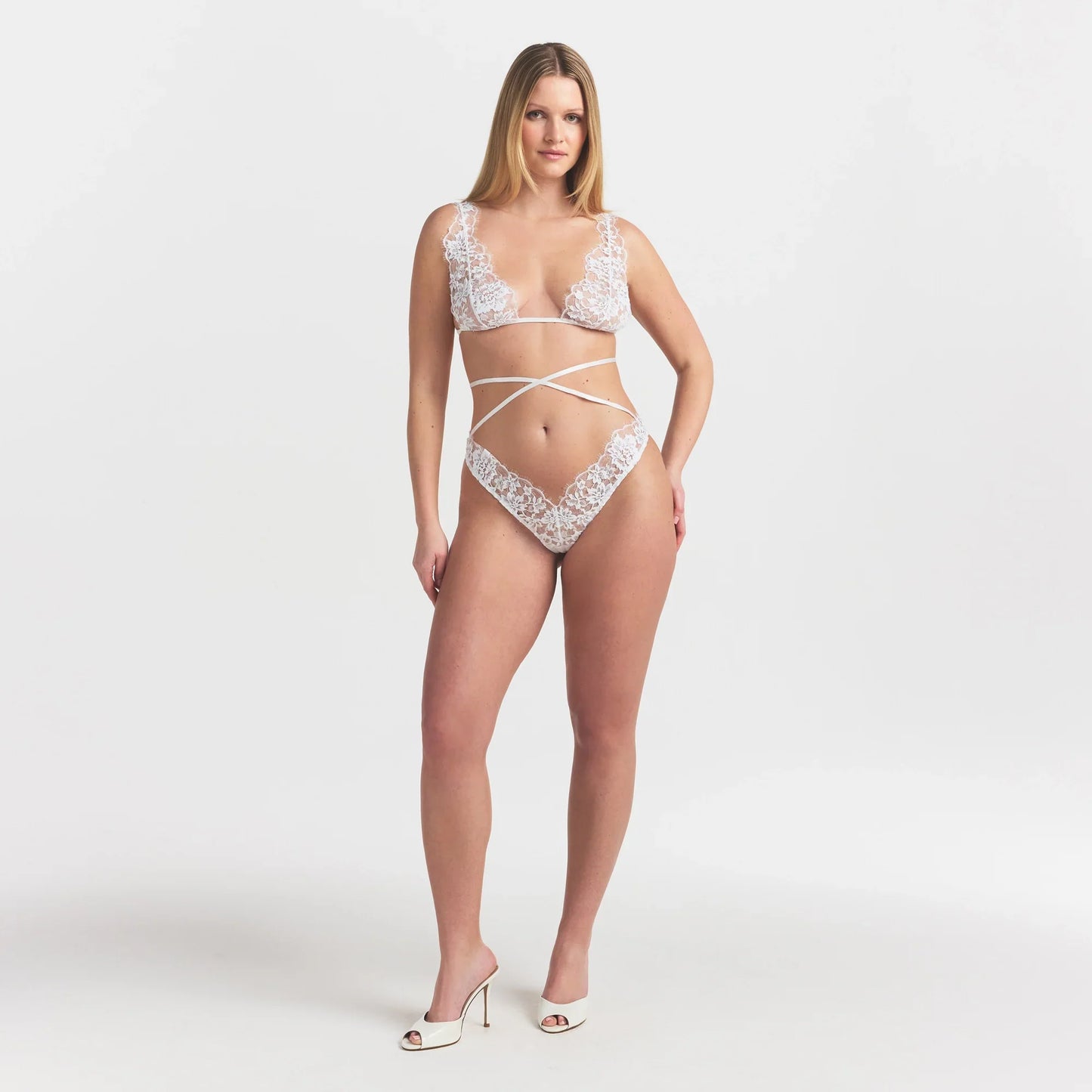 SKIMS LACE PLUNGE BRALETTE | SNOW