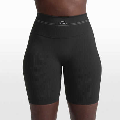 NikeSKIMS RIBBED SEAMLESS 5" BIKER SHORT | OBSIDIAN