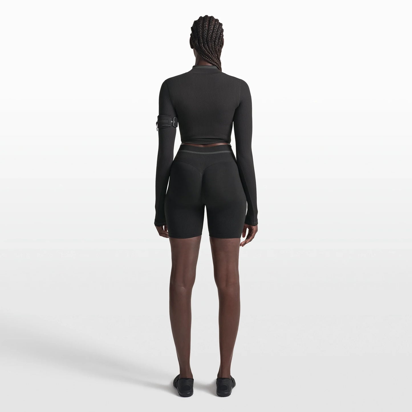 NikeSKIMS RIBBED SEAMLESS 5" BIKER SHORT | OBSIDIAN