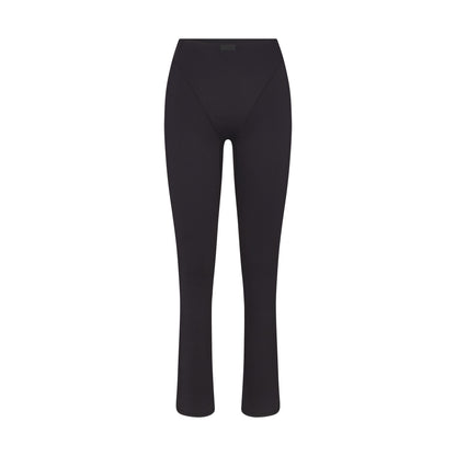 NikeSKIMS MATTE V-LINE 39" STRAIGHT LEGGING | OBSIDIAN